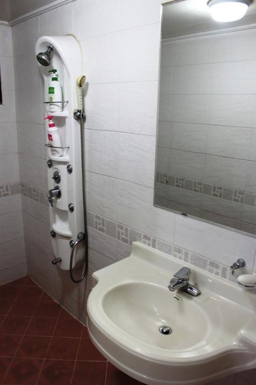 Picasso Motel Jongno Сеул Номер фото